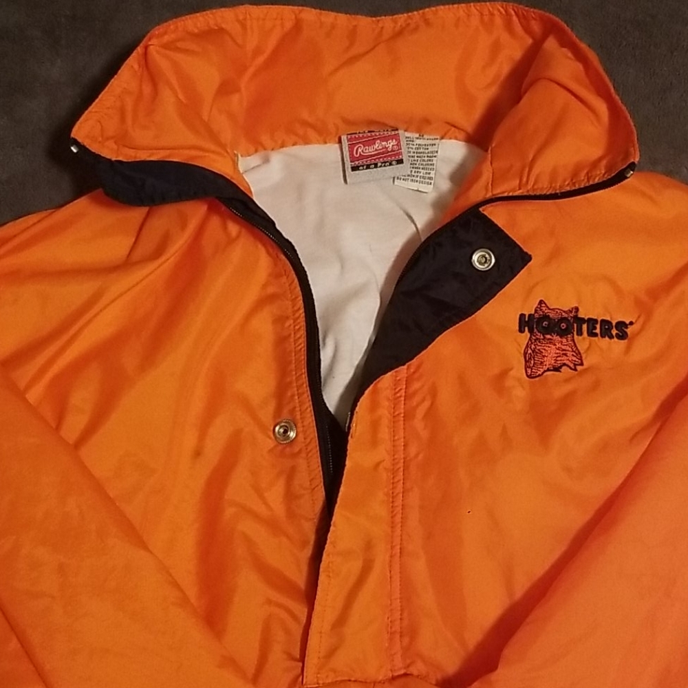 VINTAGE HOOTERS WIND BREAKER HOODIE JACKET